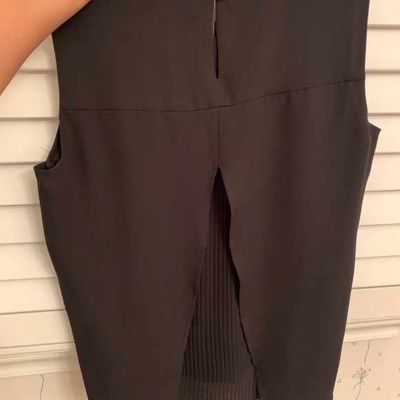 Calvin Klein Top. - Picture 3 of 4